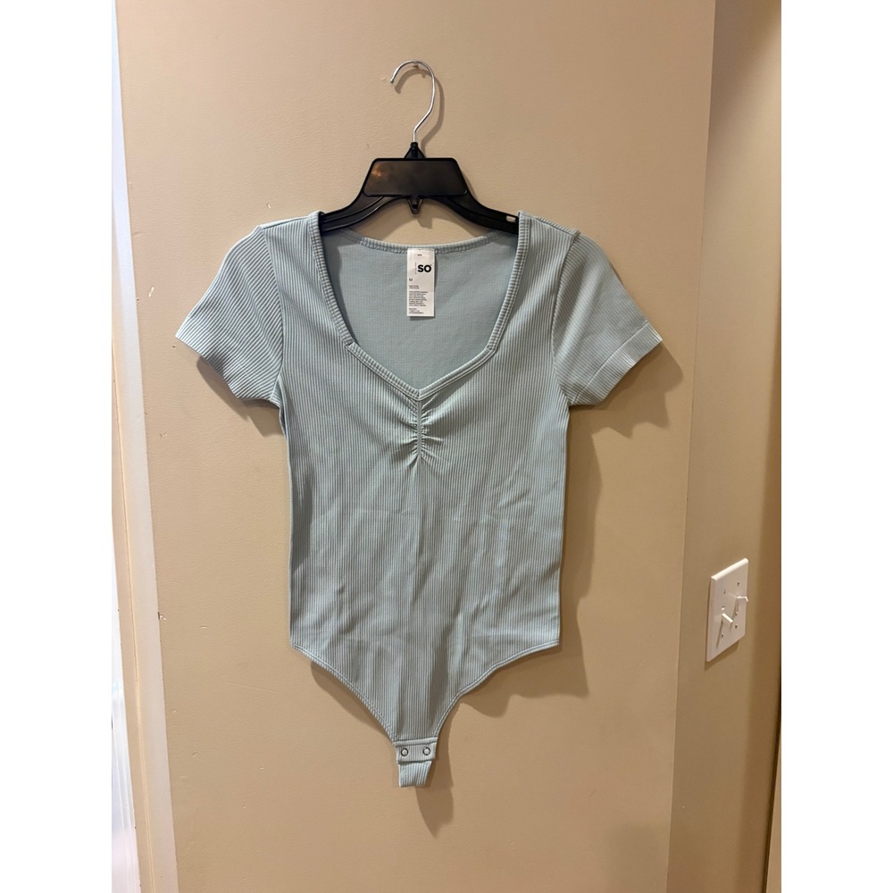 NWOT SO Womens Ribbed V-Neck Short Sleeve Bodysuit Light Blue Size M Snaps